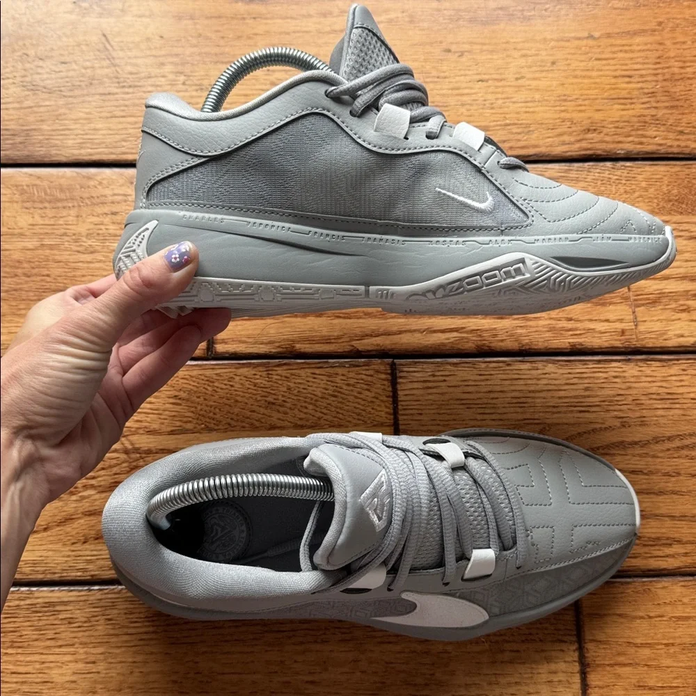 Nike Zoom Freak 5‎ Basketball Shoes Wolf Grey White Giannis Size 6 DZ2946-002